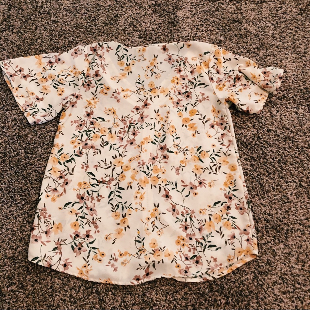Floral Vneck blouse